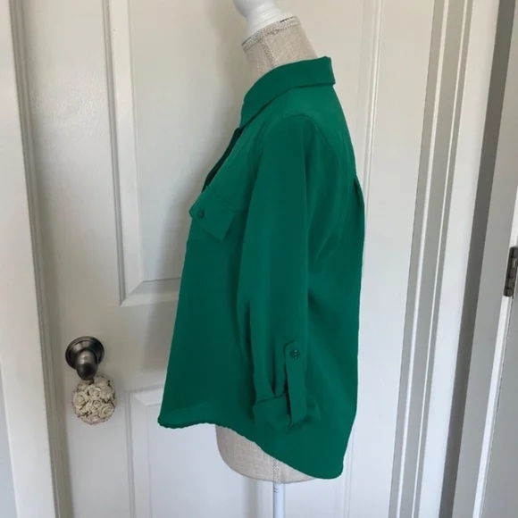 Forever 21 | Green Button-Down Collar Blouse with Front Pockets | Size S - Picture 6 of 9